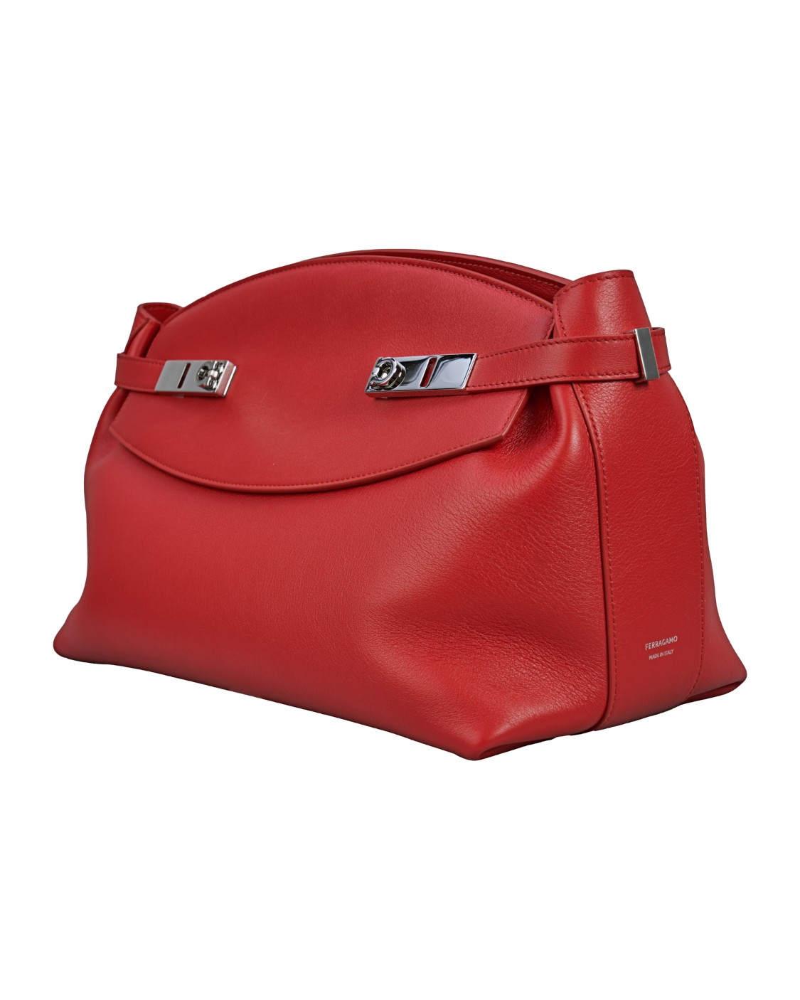 shop SALVATORE FERRAGAMO  Borsa: Salvatore Ferragamo Pouch Hug.
Realizzata in vitello soft con grana naturale. 
La costruzione destrutturata con fasce laterali crea una delicata arricciatura, per un effetto avvolgente. 
Le fibbie Gancini si agganciano sulla patta frontale, a copertura di una tasca zippata e funzionale.
L'interno è foderato a ampio.
Da indossare a spalla o cross body grazie alla tracollina regolabile in pelle.
Dimensioni: altezza 23.0 CM lunghezza 32.0 CM profondità 18.0 CM.
Composizione: 100% Pelle di vitello.
Fabbricato in Italia.. 215890 766675-004 number 6964826